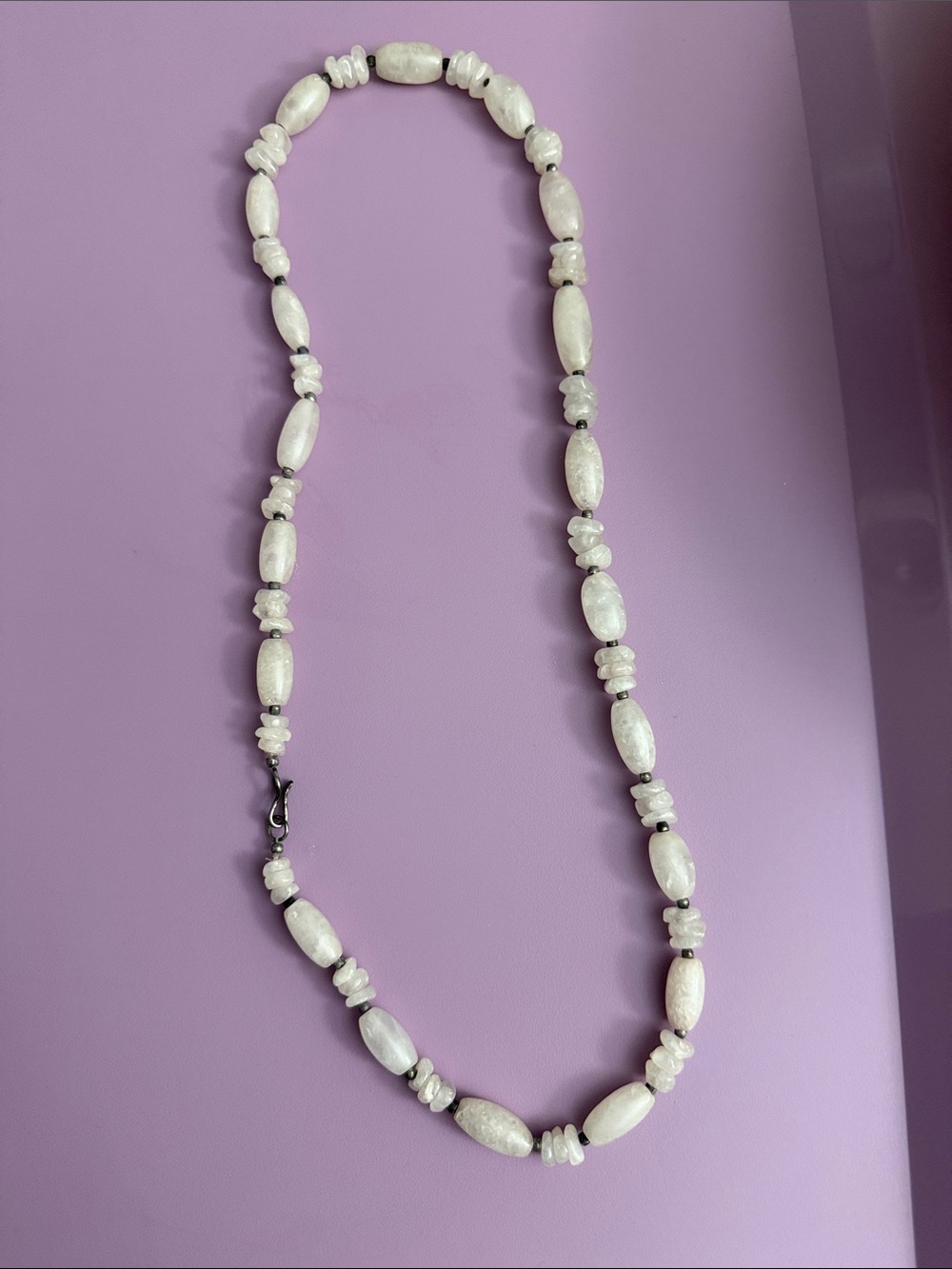 Source Unknown White Beaded Women's Necklace - Smooth Oval & Chip Beads